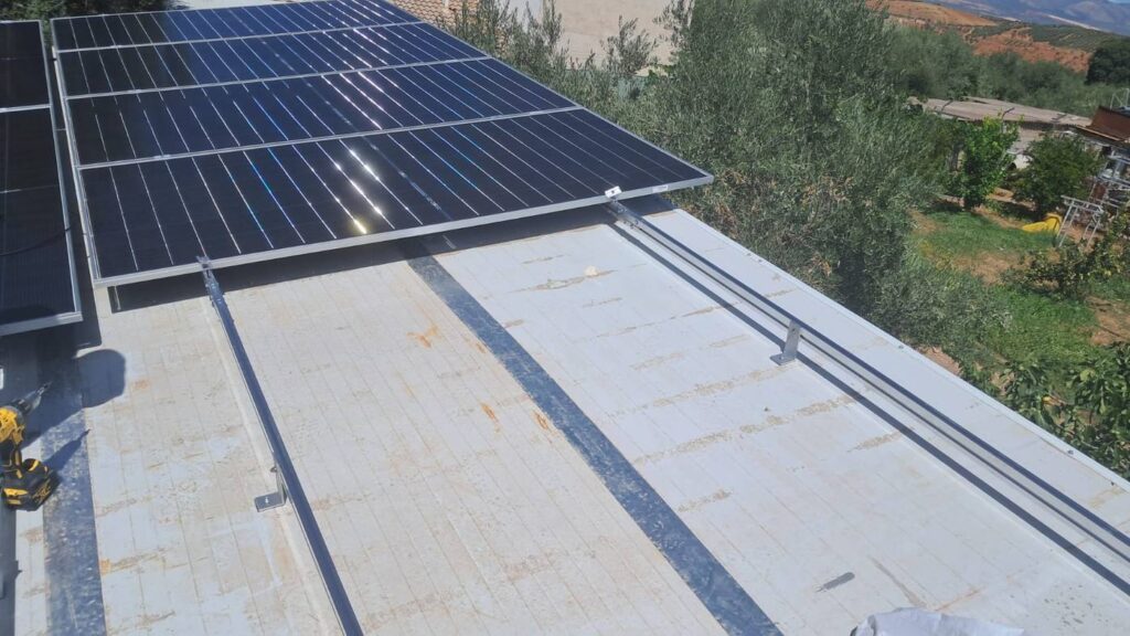 Instalación de placas solares en Güevéjar
